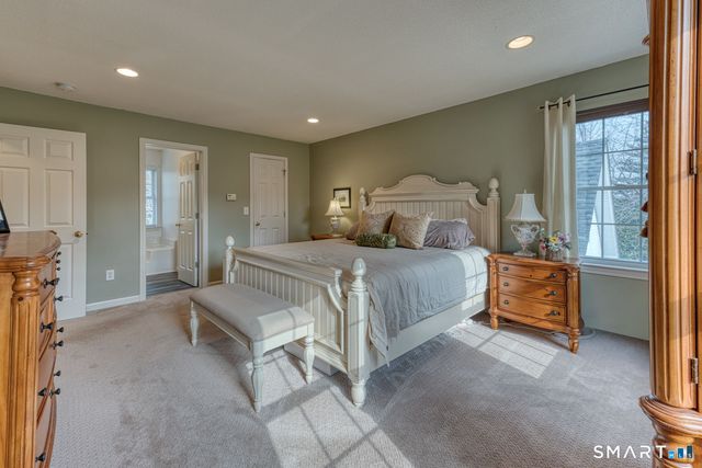 33 Saint Andrews, Glastonbury, CT 06033