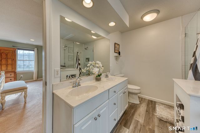 33 Saint Andrews, Glastonbury, CT 06033