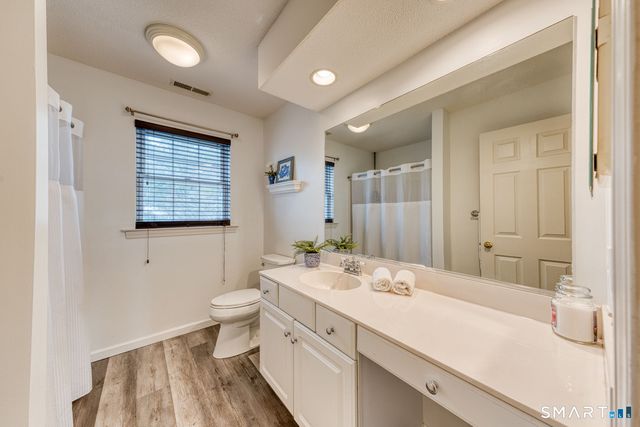 33 Saint Andrews, Glastonbury, CT 06033