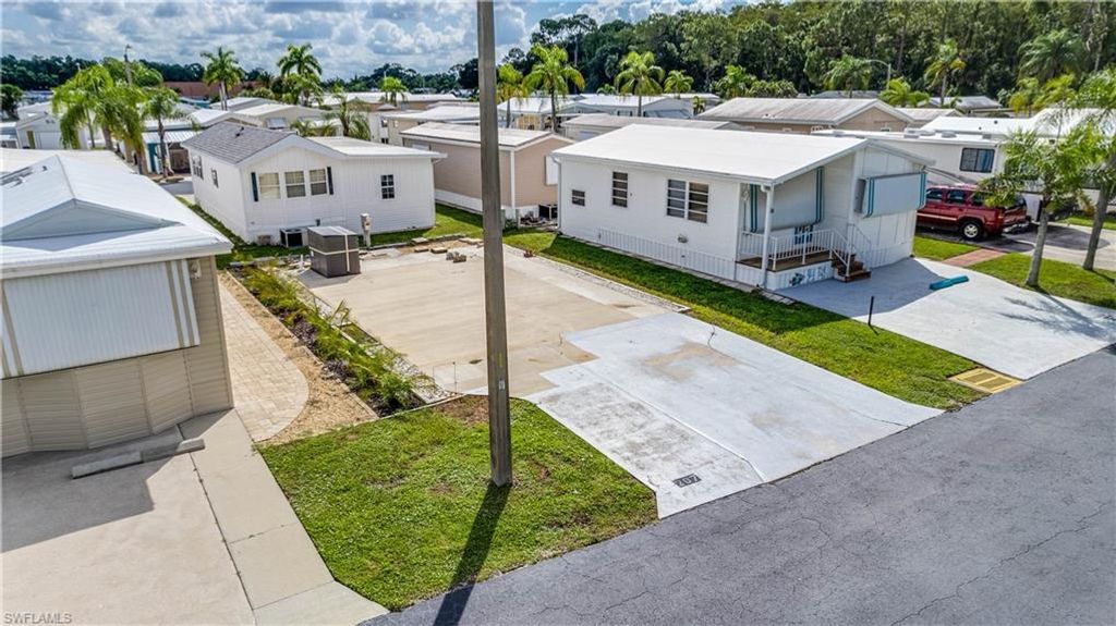 207 Sojourn DR, NORTH FORT MYERS, FL 33903 — photo 4
