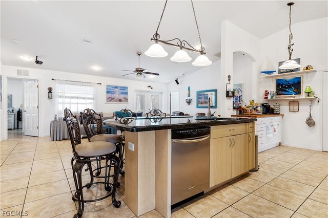 402 SW 46th TER, Cape Coral, FL 33914