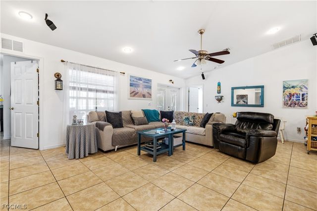 402 SW 46th TER, Cape Coral, FL 33914