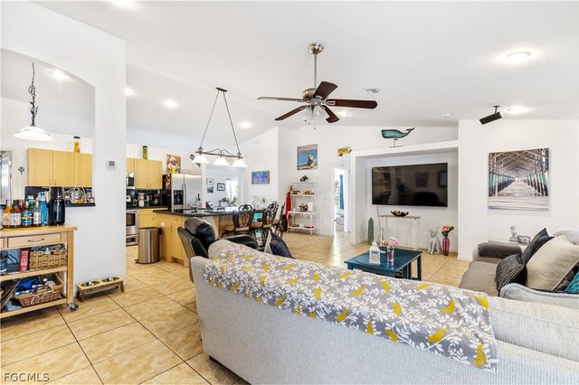 402 SW 46th TER, Cape Coral, FL 33914