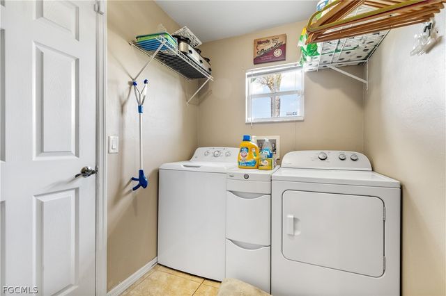 402 SW 46th TER, Cape Coral, FL 33914