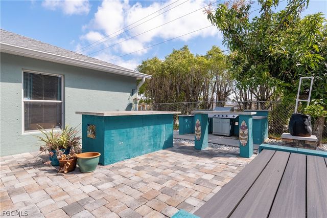 402 SW 46th TER, Cape Coral, FL 33914