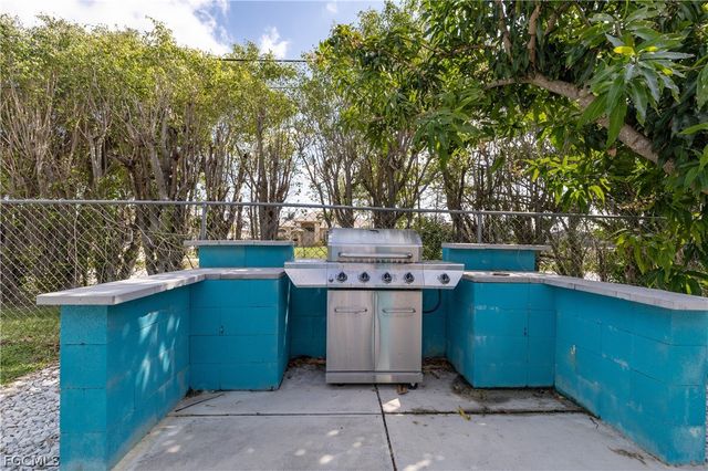 402 SW 46th TER, Cape Coral, FL 33914