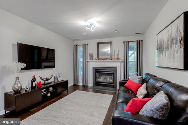 204 ANTHONY CT, North Wales, PA 19454