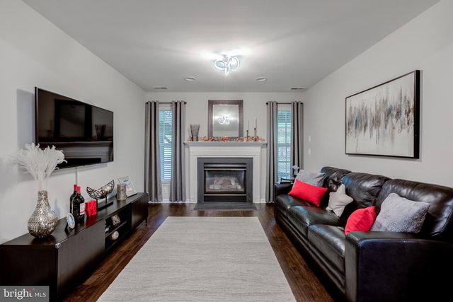 204 ANTHONY CT, North Wales, PA 19454