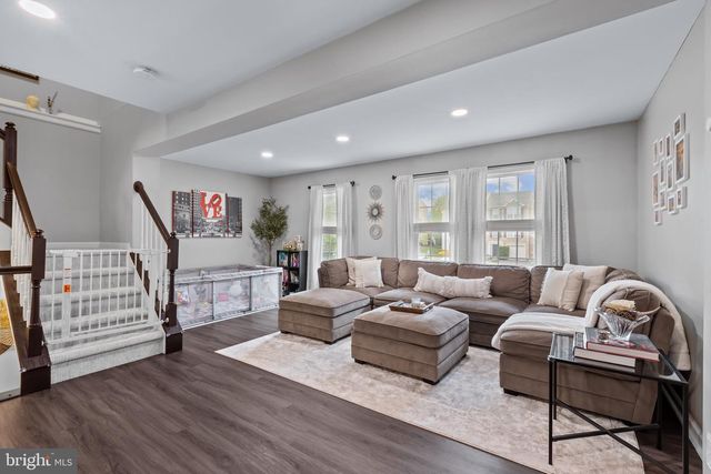 204 ANTHONY CT, North Wales, PA 19454