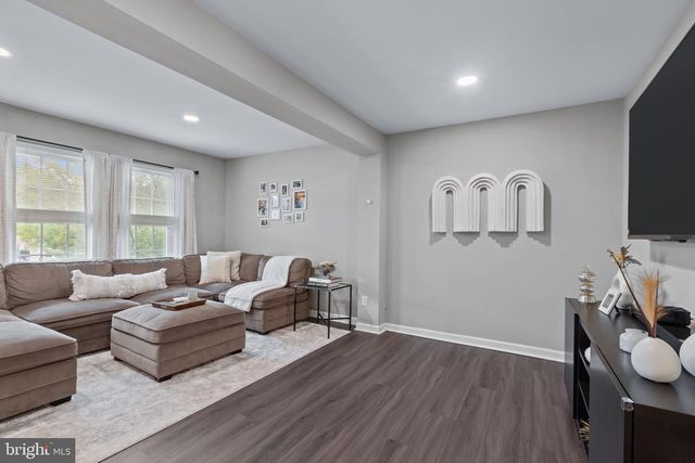 204 ANTHONY CT, North Wales, PA 19454