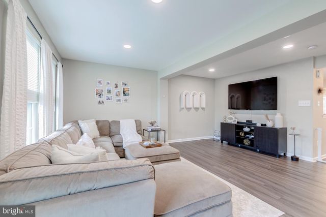 204 ANTHONY CT, North Wales, PA 19454