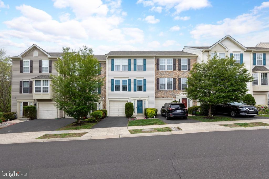 204 ANTHONY CT, North Wales, PA 19454
