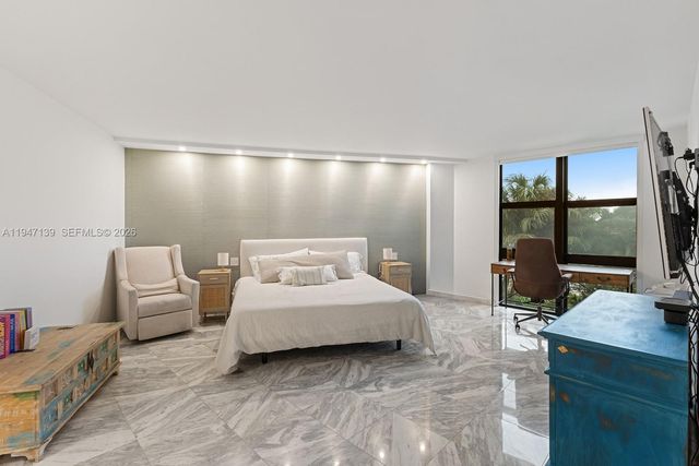 1121 Crandon Blvd E201, Key Biscayne, FL 33149