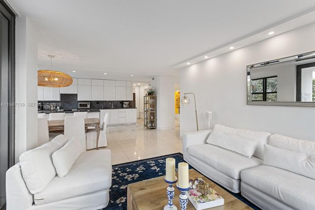 1121 Crandon Blvd E201, Key Biscayne, FL 33149