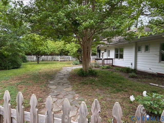 221 Henry Clay Rd, Ashland, VA 23005