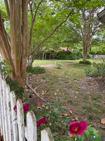 221 Henry Clay Rd, Ashland, VA 23005