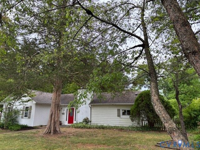 221 Henry Clay Rd, Ashland, VA 23005
