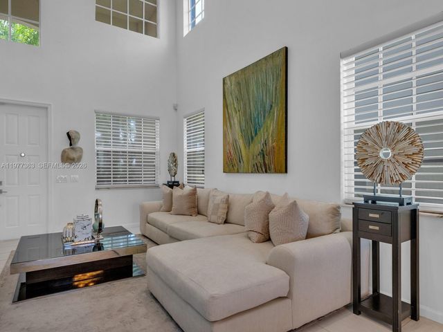 4400 Fox Ridge Dr, Weston, FL 33331