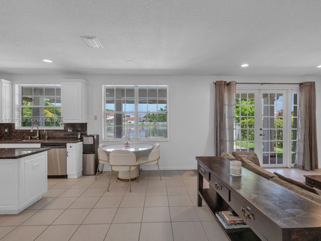 4400 Fox Ridge Dr, Weston, FL 33331