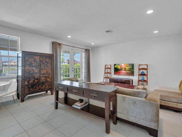 4400 Fox Ridge Dr, Weston, FL 33331