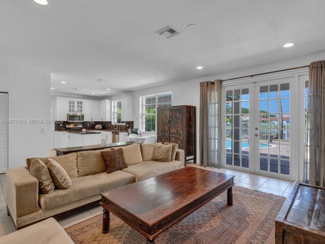 4400 Fox Ridge Dr, Weston, FL 33331