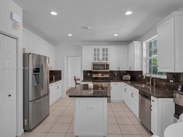 4400 Fox Ridge Dr, Weston, FL 33331