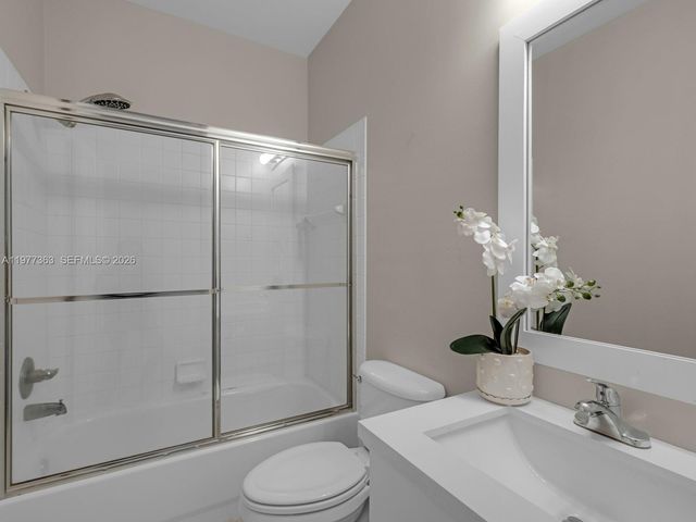 4400 Fox Ridge Dr, Weston, FL 33331