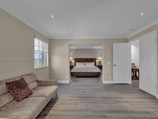 4400 Fox Ridge Dr, Weston, FL 33331