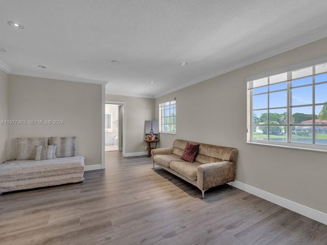 4400 Fox Ridge Dr, Weston, FL 33331