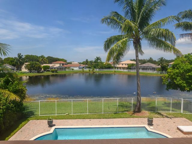 4400 Fox Ridge Dr, Weston, FL 33331
