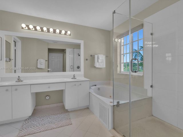 4400 Fox Ridge Dr, Weston, FL 33331