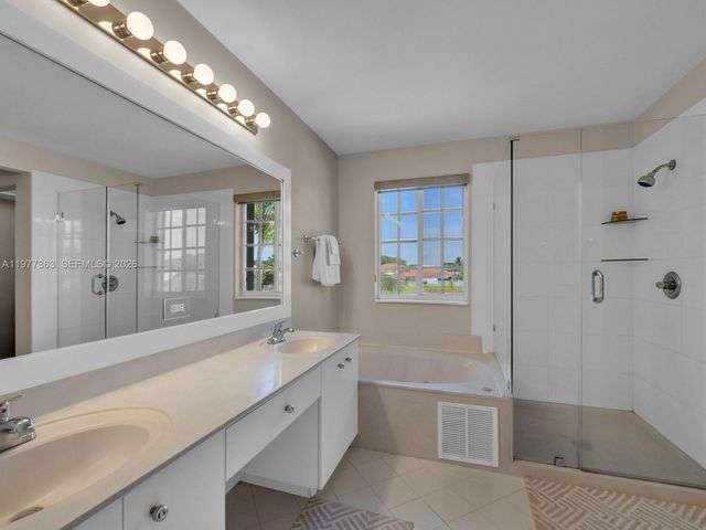 4400 Fox Ridge Dr, Weston, FL 33331