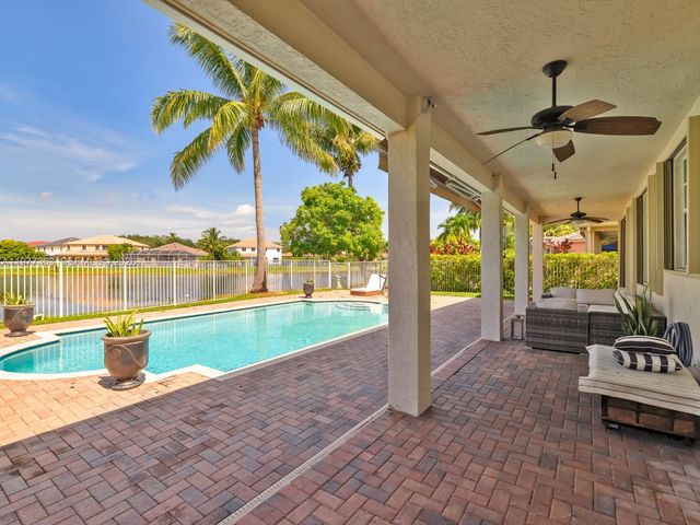 4400 Fox Ridge Dr, Weston, FL 33331