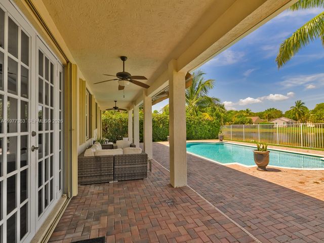 4400 Fox Ridge Dr, Weston, FL 33331