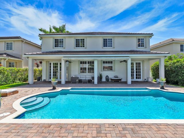 4400 Fox Ridge Dr, Weston, FL 33331