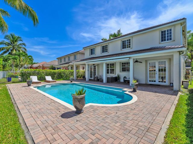 4400 Fox Ridge Dr, Weston, FL 33331