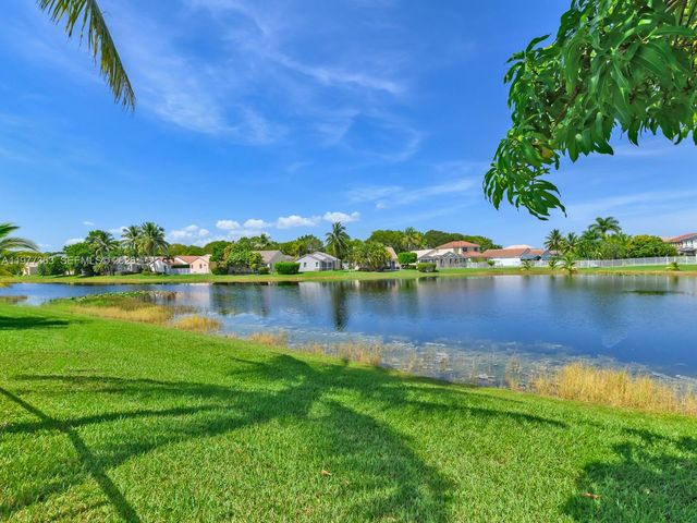 4400 Fox Ridge Dr, Weston, FL 33331