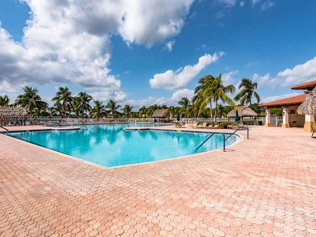 4400 Fox Ridge Dr, Weston, FL 33331