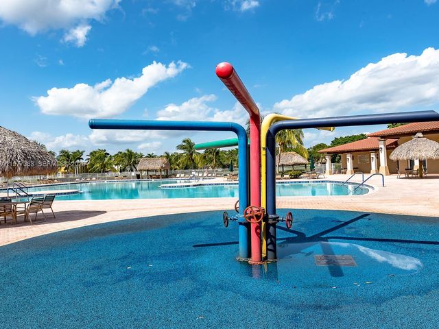 4400 Fox Ridge Dr, Weston, FL 33331