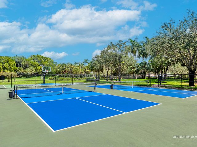 4400 Fox Ridge Dr, Weston, FL 33331