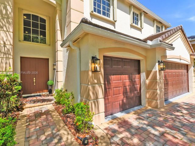 4400 Fox Ridge Dr, Weston, FL 33331