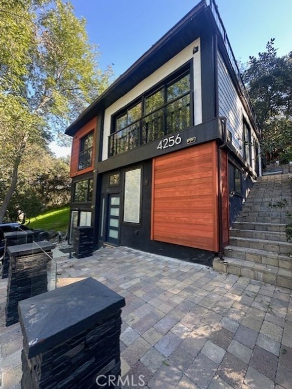 4256 Rosario Road, Woodland Hills, CA 91364