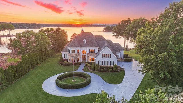 2477 Peninsula Shores Court, Denver, NC 28037