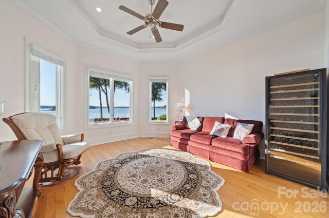 2477 Peninsula Shores Court, Denver, NC 28037