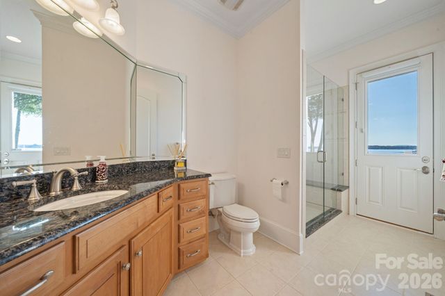 2477 Peninsula Shores Court, Denver, NC 28037