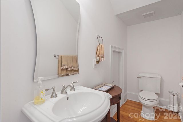 2477 Peninsula Shores Court, Denver, NC 28037