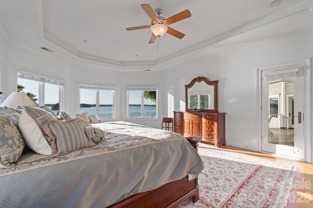 2477 Peninsula Shores Court, Denver, NC 28037