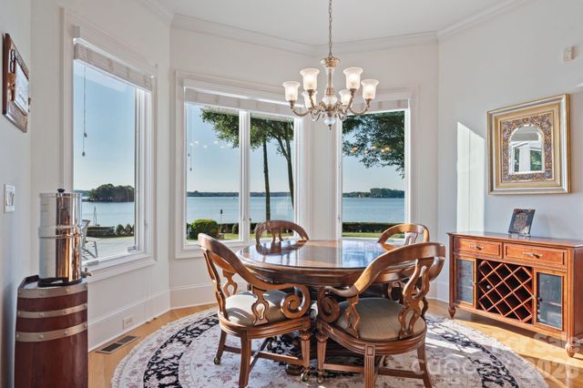 2477 Peninsula Shores Court, Denver, NC 28037