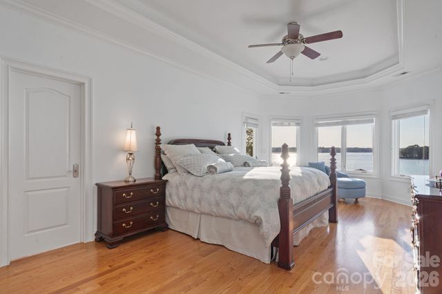 2477 Peninsula Shores Court, Denver, NC 28037