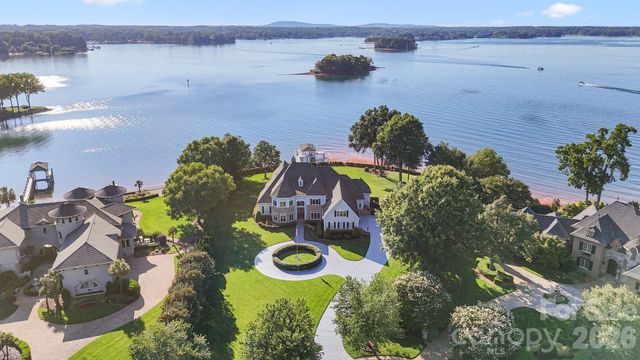 2477 Peninsula Shores Court, Denver, NC 28037